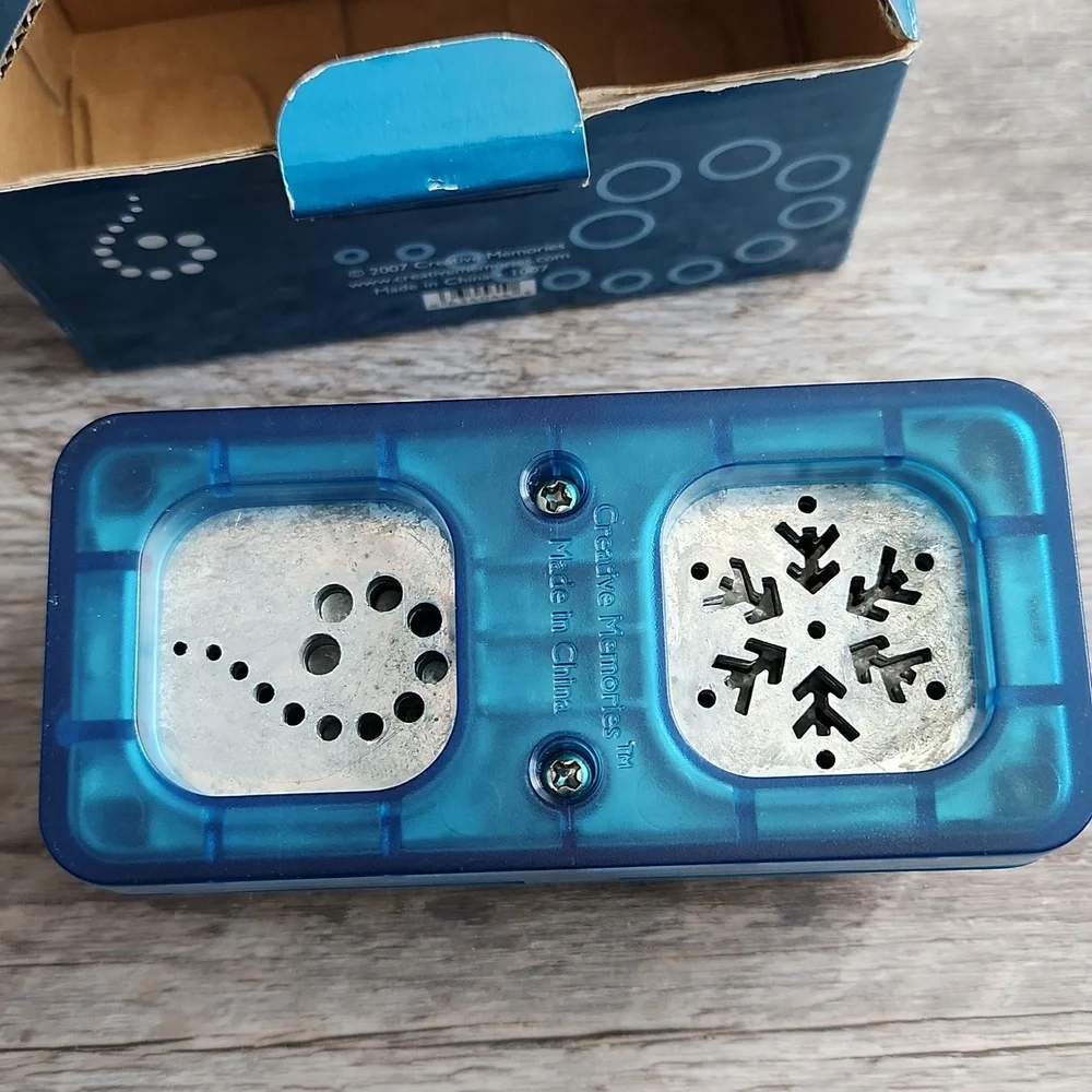 Creative Memories Snow Maker paper punch.